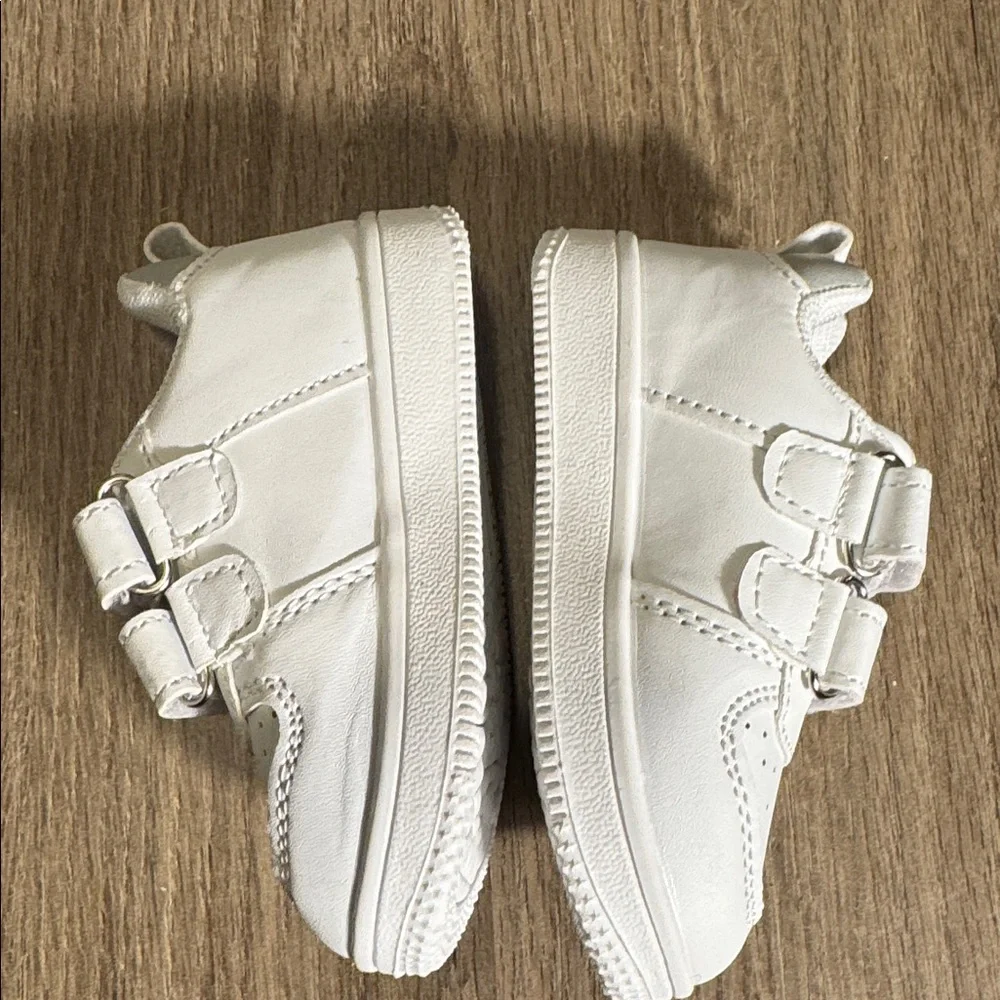 First Steps Baby girl Sneakers size‎ 4 with hook and loop Straps bright white